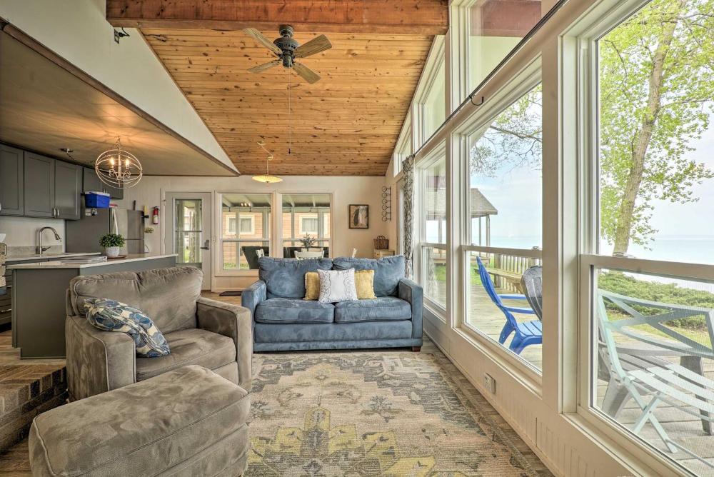 Lakefront Cottage Near Wineries and State Parks!